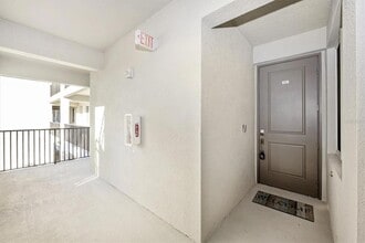 12240 Wellen Golf St, Unit 207 in Venice, FL - Building Photo - Building Photo