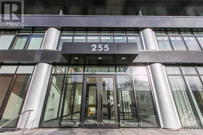 255 Bay St in Ottawa, ON - Building Photo - Building Photo