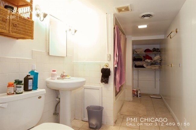 1220 W Diversey Pkwy-Unit -#1 in Chicago, IL - Building Photo - Building Photo