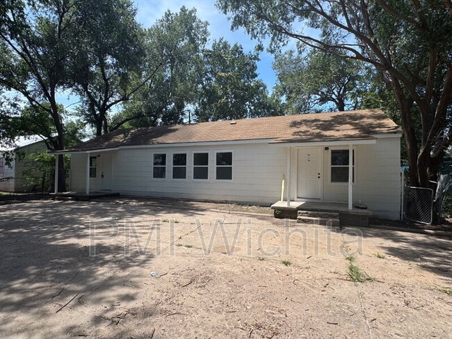 property at 4309 E Lincoln St