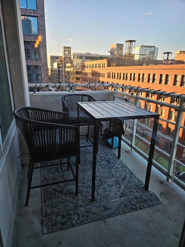 property at 909 W Washington Blvd