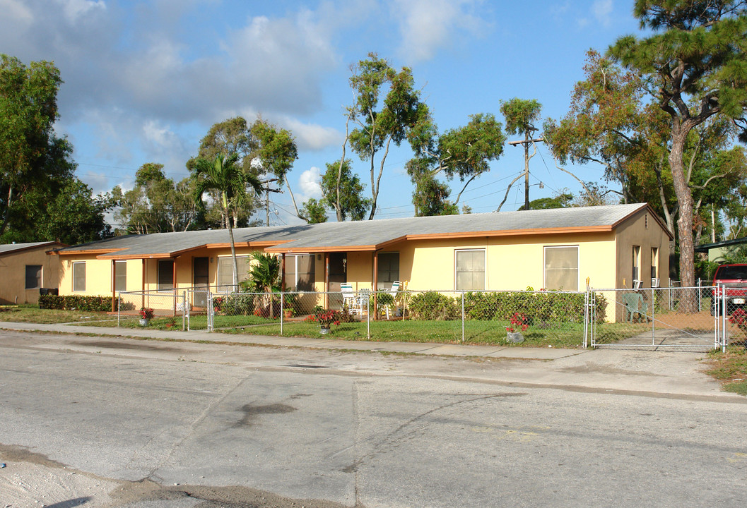 825 NW 13th Ave in Fort Lauderdale, FL - Building Photo