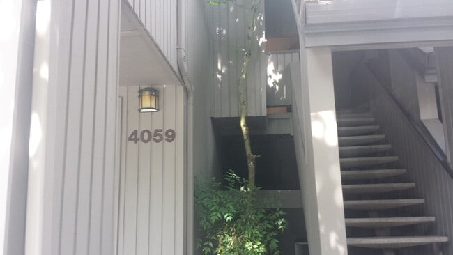 4059 Jefferson Pkwy in Lake Oswego, OR - Foto de edificio - Building Photo