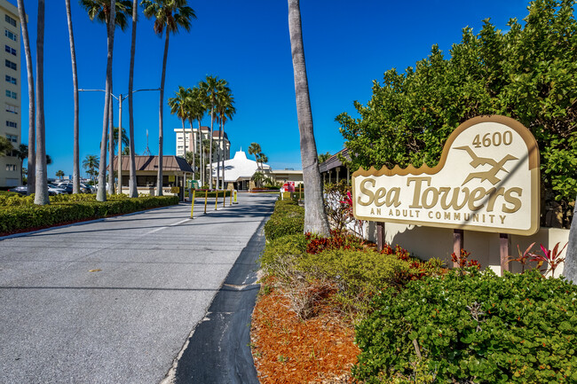 Heritage House at Sea Towers in St. Petersburg, FL - Foto de edificio - Building Photo