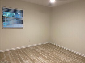 668 98th Ave N in Naples, FL - Building Photo