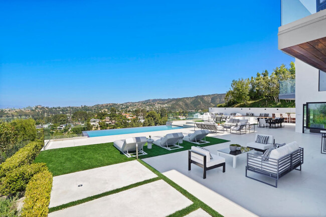 9440 Santa Monica Blvd in Beverly Hills, CA - Building Photo - Building Photo