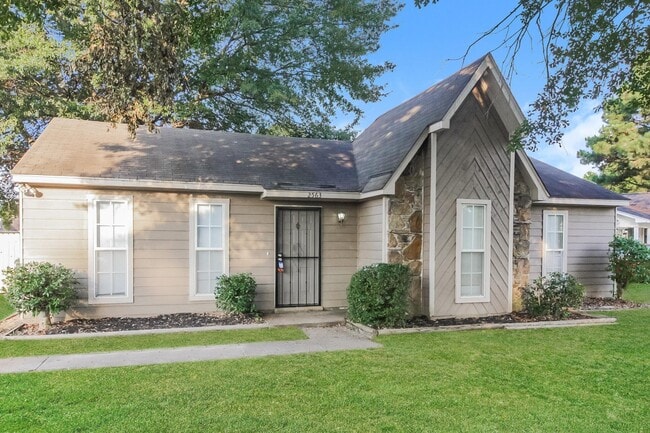 2563 Country Trail Dr