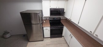 5934 Rancho Mission Rd in San Diego, CA - Building Photo