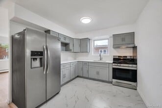 74-16 85th Rd in Queens, NY - Building Photo - Building Photo