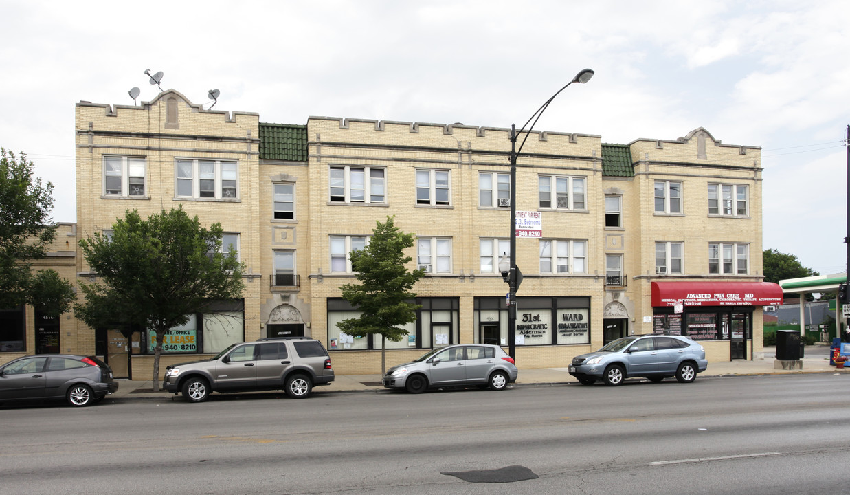 4500-4506 W Fullerton Ave in Chicago, IL - Building Photo