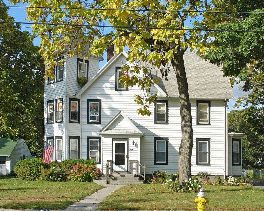 66 Cedar Ave in Patchogue, NY - Foto de edificio