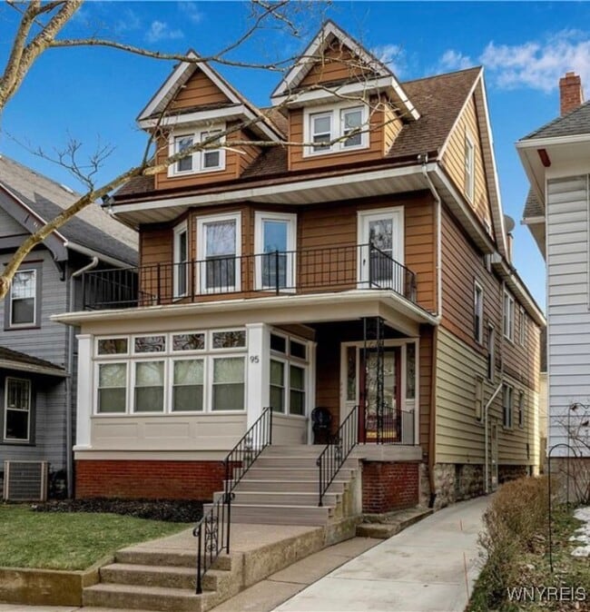 property at 95 Inwood Pl
