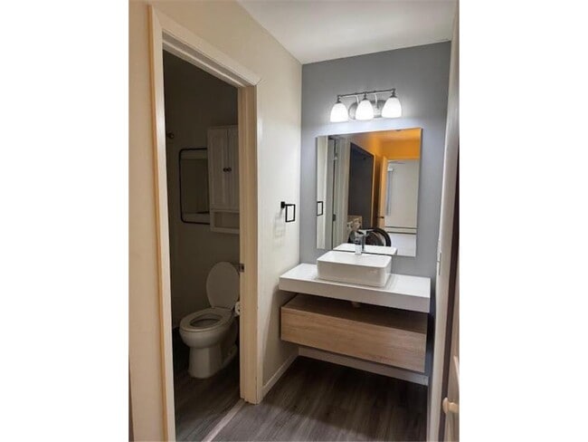 10441 Greenbrier Rd in Minnetonka, MN - Building Photo - Building Photo