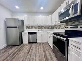 9357 SW 77th Ave, Unit 95-2044 in Miami, FL - Building Photo