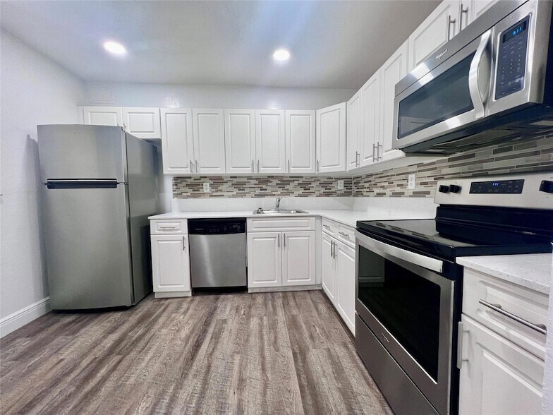 9357 SW 77th Ave, Unit 95-2044 in Miami, FL - Building Photo