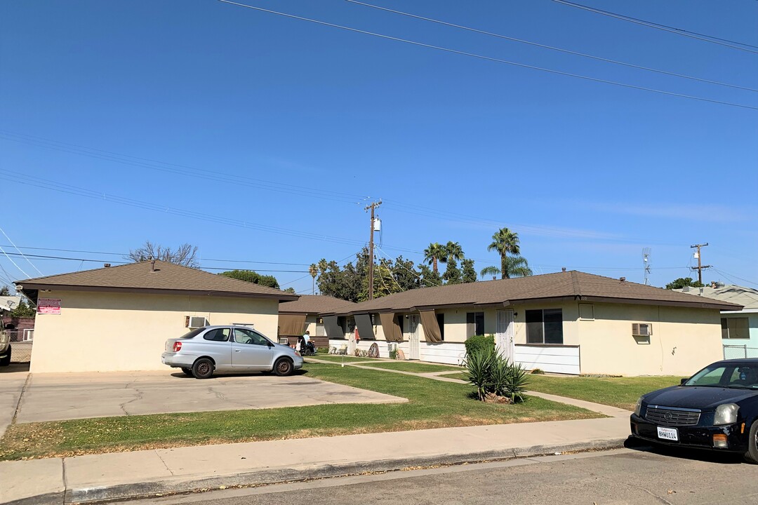 118 Decatur St in Bakersfield, CA - Building Photo