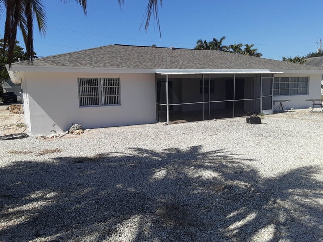 1666 Sabal Palm Dr in Sanibel, FL - Building Photo - Building Photo