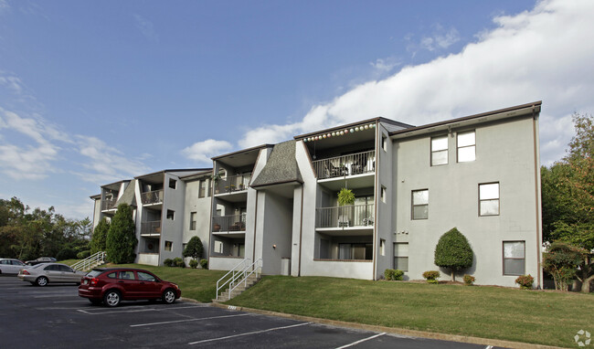 Germantown Garden Apartments in East Ridge, TN - Building Photo - Building Photo