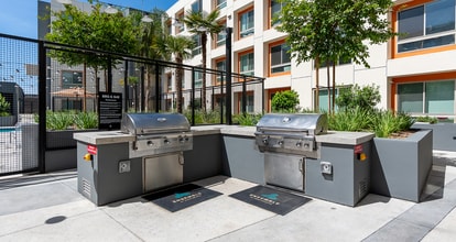 Ensemble at Northridge in Northridge, CA - Foto de edificio - Building Photo