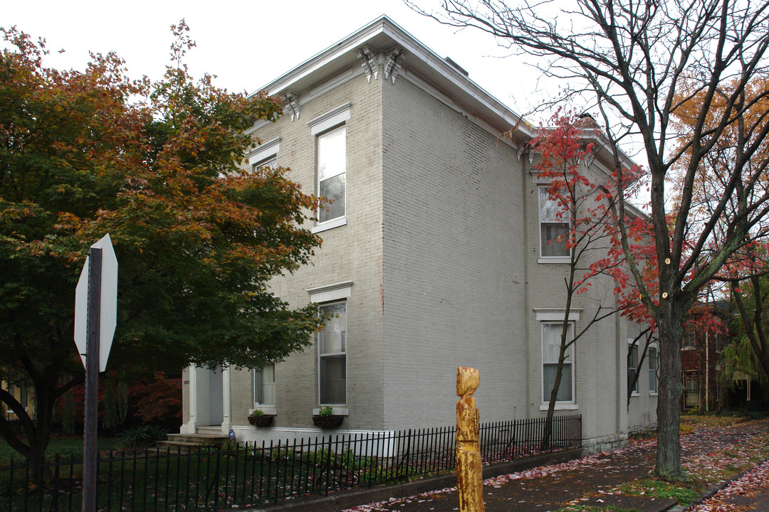 1028 S 6th St in Louisville, KY - Building Photo