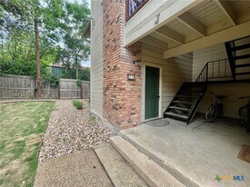 421 W San Antonio St in San Marcos, TX - Building Photo