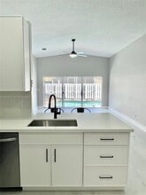 1748 SW 108th Way in Davie, FL - Foto de edificio - Building Photo