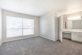 Stone Canyon in Arlington, TX - Foto de edificio - Interior Photo