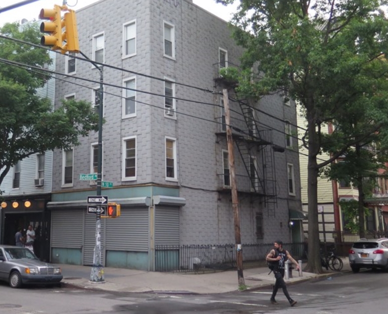 126 Bedford Ave in Brooklyn, NY - Building Photo