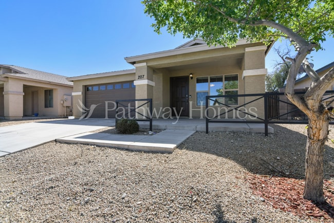 207 W Latona Rd in Phoenix, AZ - Foto de edificio - Building Photo