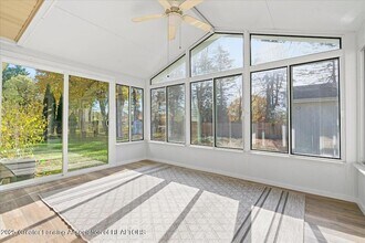 2353 Hulett Rd in Okemos, MI - Foto de edificio - Building Photo