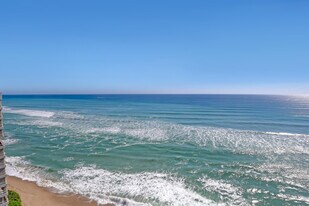 5200 N Ocean Dr in Riviera Beach, FL - Building Photo