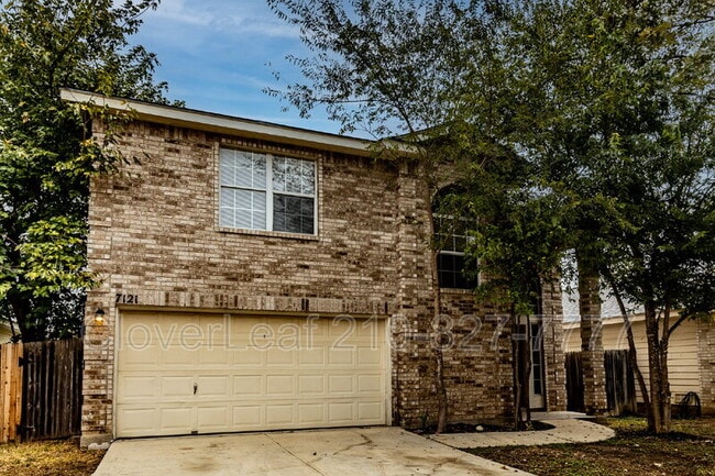 7121 Lynn Lake Dr in San Antonio, TX - Building Photo - Building Photo