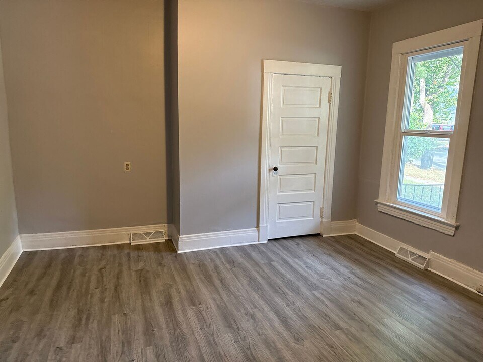 2016 E Capitol Ave in Springfield, IL - Building Photo