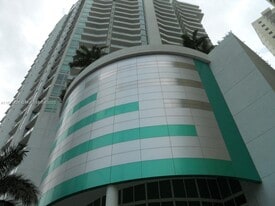 218 SE 14th St in Miami, FL - Building Photo