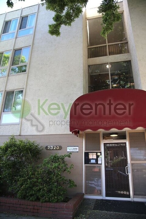 2320 P St in Sacramento, CA - Building Photo
