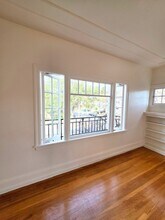 1621 E 38th St in Oakland, CA - Foto de edificio - Building Photo