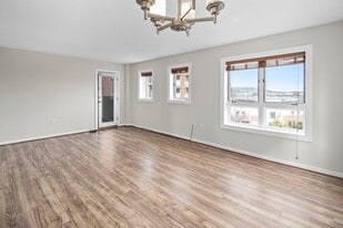 165 Cottage St in Chelsea, MA - Building Photo