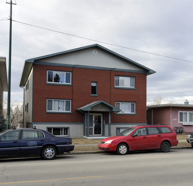 1619 26th Ave SW in Calgary, AB - Building Photo - Building Photo