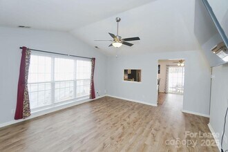 1542 Rumstone Ln in Charlotte, NC - Foto de edificio - Building Photo