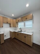 1942 Elmwood Ave in Berwyn, IL - Building Photo - Building Photo