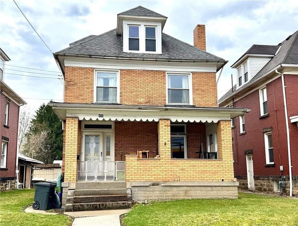 449 W Cunningham St in Butler, PA - Building Photo