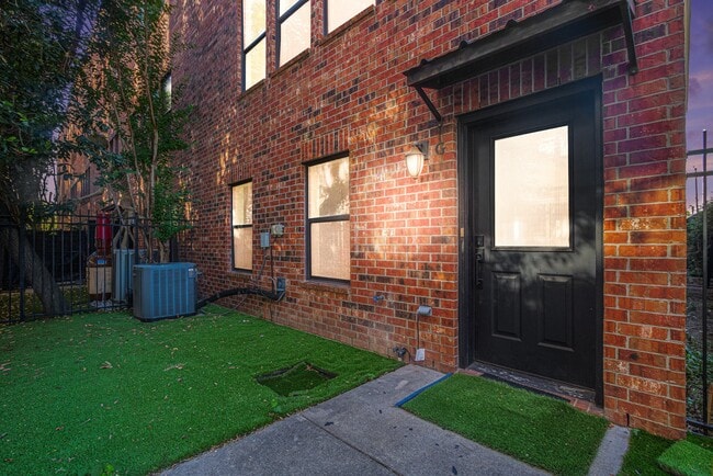 property at 2422 Navigation Blvd