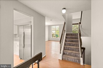 12221 Wye Oak Commons Cir in Burke Centre, VA - Building Photo - Building Photo