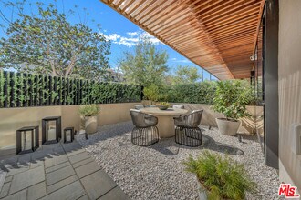 724 Croft Ave in Los Angeles, CA - Building Photo - Building Photo