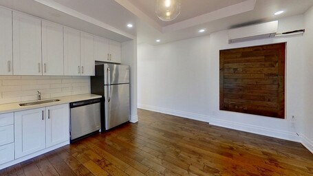 135 Earl Pl in Toronto, ON - Building Photo - Building Photo