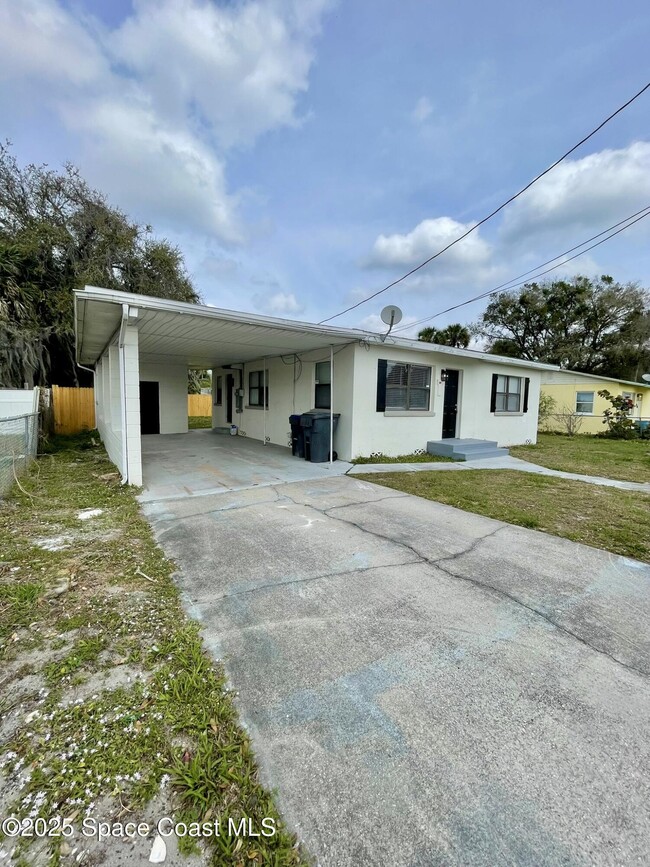 814 Tropic St in Titusville, FL - Building Photo - Building Photo