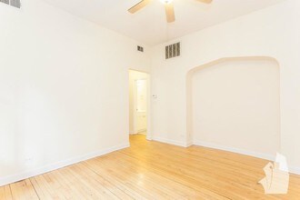 2134 W Concord Pl in Chicago, IL - Building Photo - Building Photo