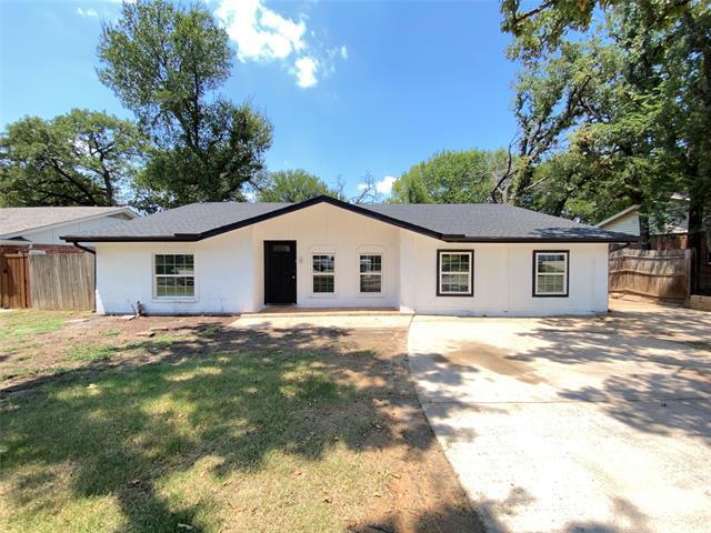 1011 N Lucas Dr in Grapevine, TX - Building Photo