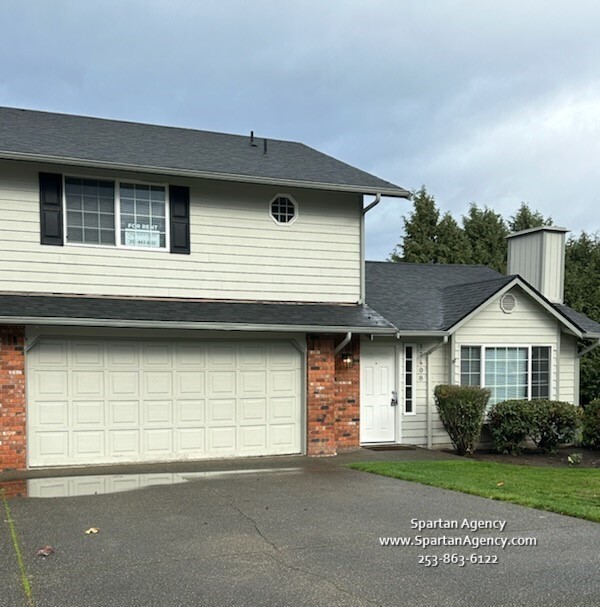 13408 107th Avenue Ct E in Puyallup, WA - Foto de edificio