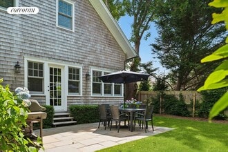 29 McGuirk St in East Hampton, NY - Foto de edificio - Building Photo
